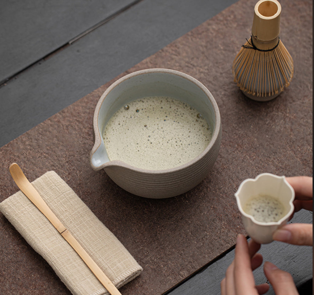 Matcha-Set aus reinem Ton