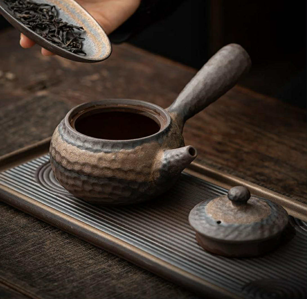 Théière, chauffe plat et tasses