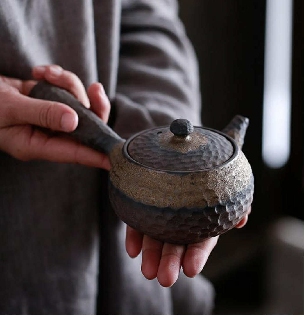 Théière, chauffe plat et tasses